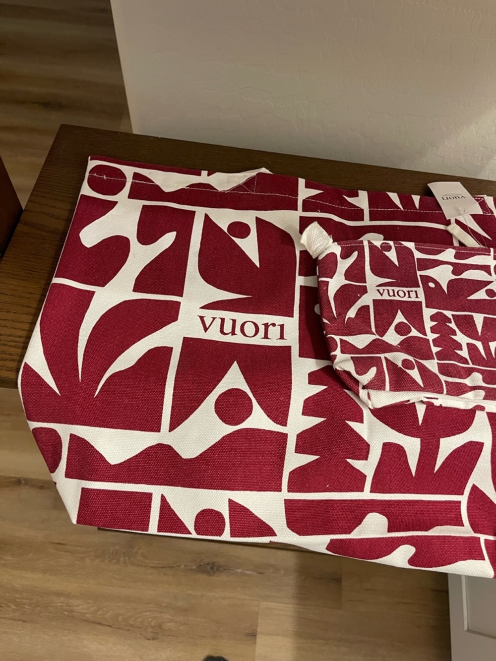 New (NWT) Vuori Holiday Tote Bags - Picture 2 of 5